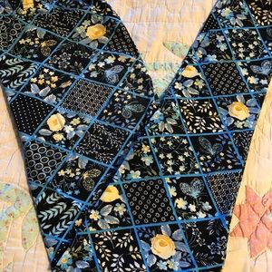 One Size Buskins leggings